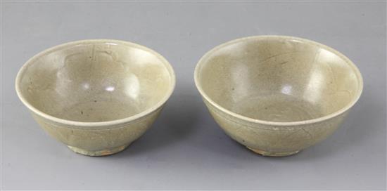 Two Chinese Longquan celadon bowls, Song dynasty (11th/12th century) the largest 12cm diameter